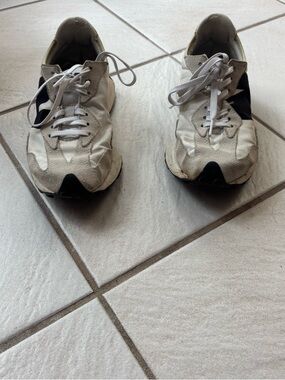 New Balance 327 White and Black Women's Sneakers